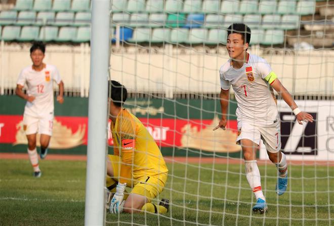 世界斯诺克锦标赛的女赛判图片_大湾区足球锦标赛冠军名单_斯诺克历届英国锦标赛赛冠军